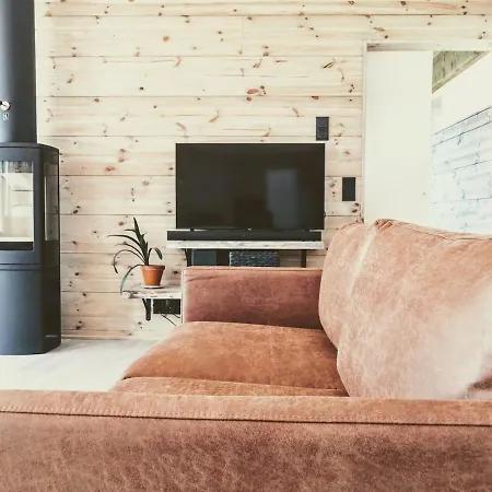 Niemi-kapee Sammal - Modern By The Naesijaervi * Tampere